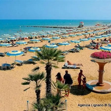 Lignano Riviera Con 3 E Giardino Dom wakacyjny